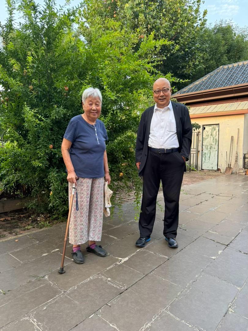 《贻林微观察9355》一个多月未去看望我妈，今天去送吃的，妈妈见我后很开心，上来