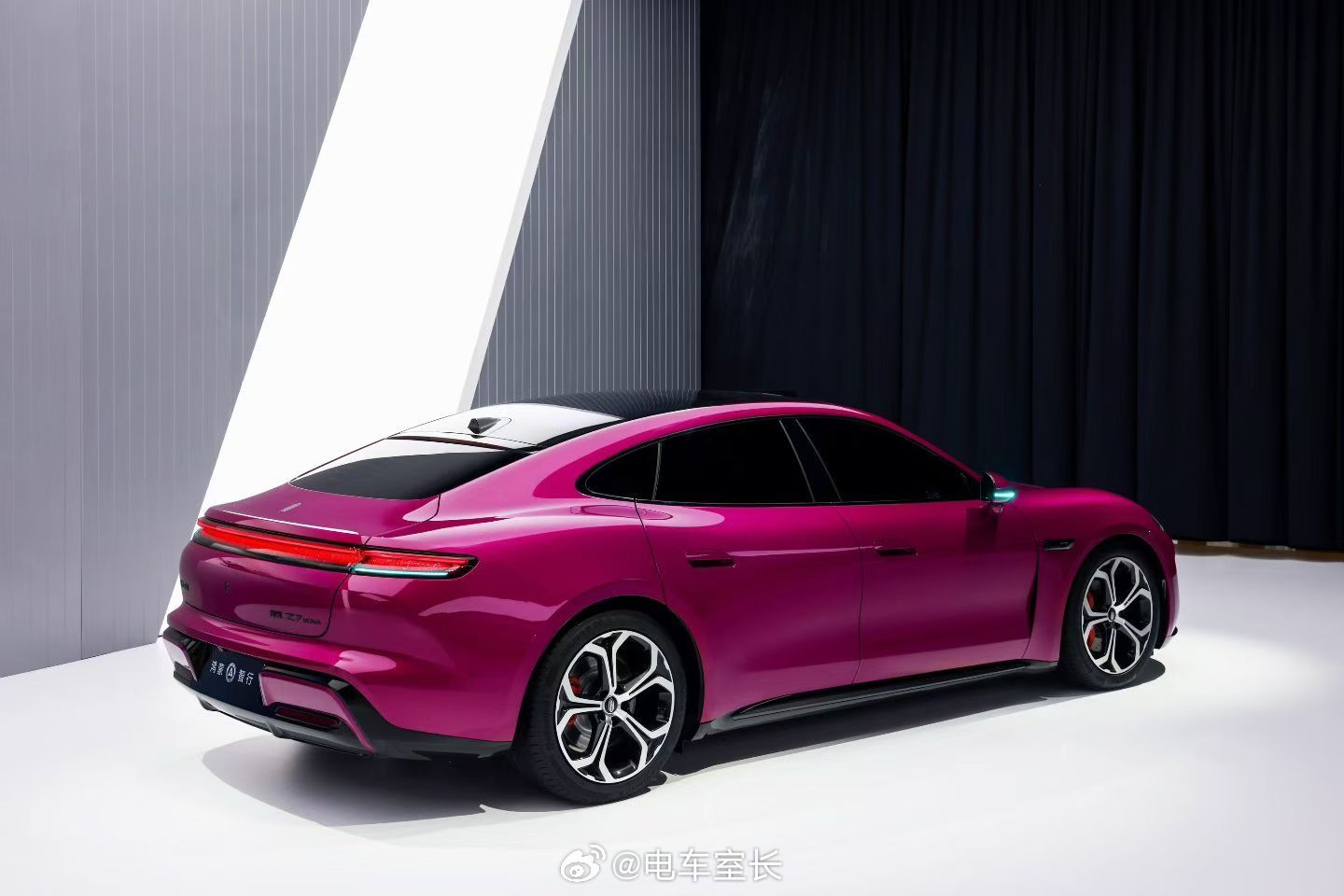 尚界Z7三小时小订突破18000台尚界Z7双车属于一眼好看，看久了更好看的类型。