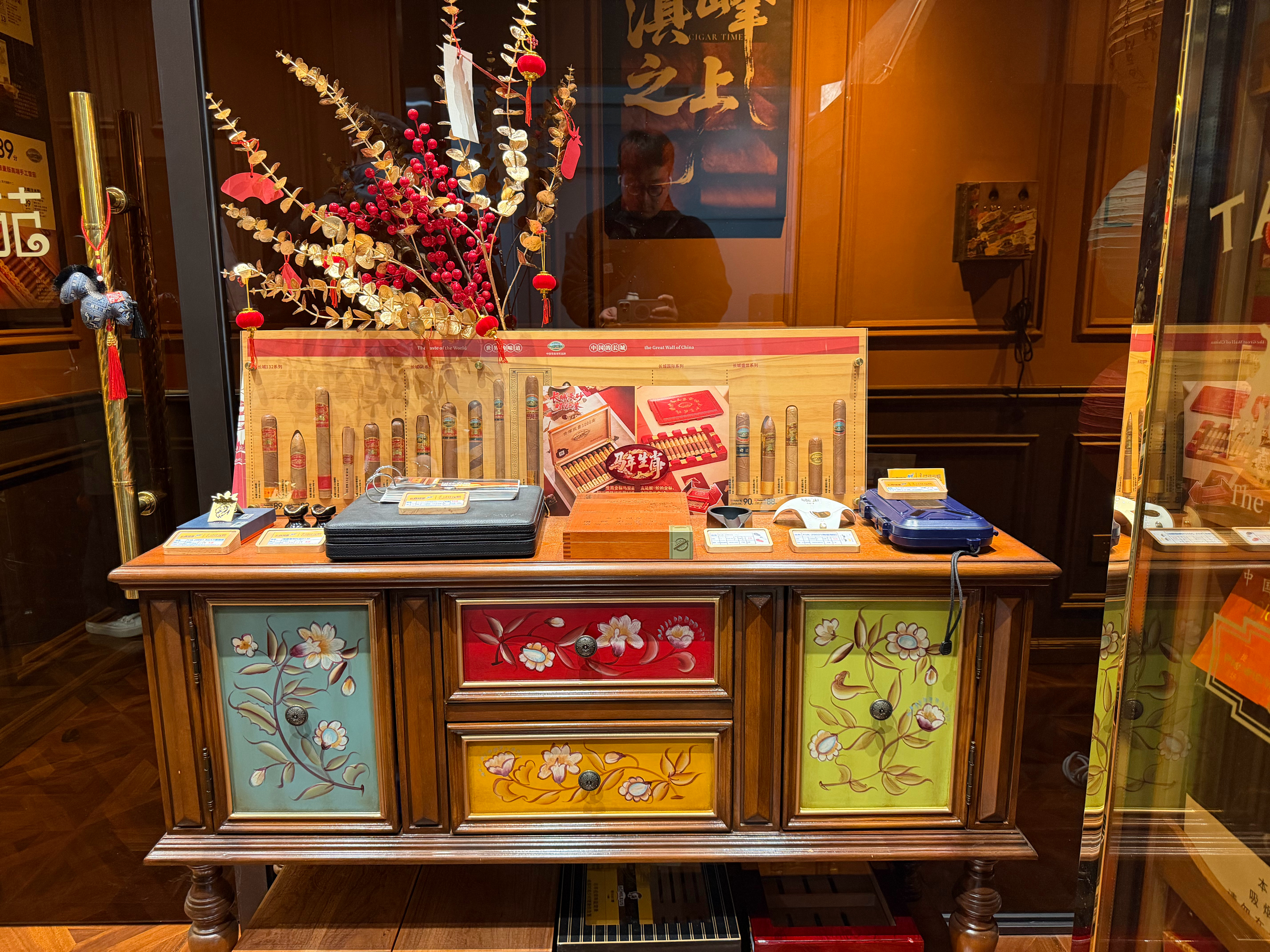 昆明机场不光有滇咖还能抽茄子 高级！ 昆明·昆明长水国际机场