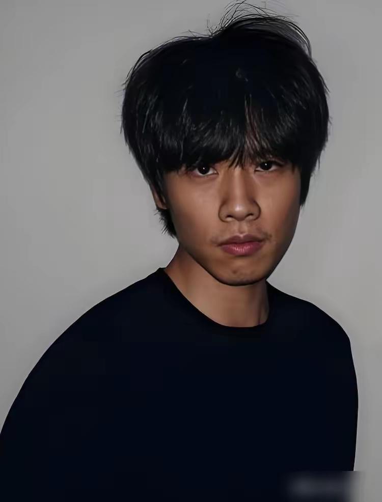 大家都说《低智商犯罪》的他和张若筠撞脸，难道只有我觉得这人是张若筠和周游的拼接版
