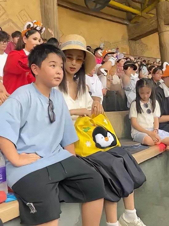 如果对某个人没有足够的爱却为他生了孩子，孩子又极像爸爸，对这个女人来说也有一种说