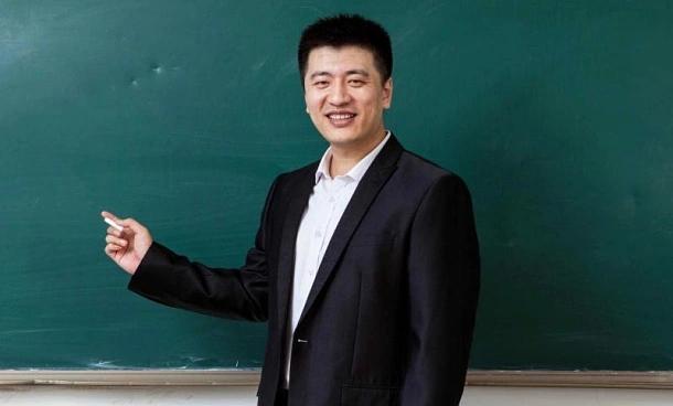 斯人已逝，思潮留痕：张雪峰对当代中国文化思想的多重塑造与深远影响
 
回望张雪峰