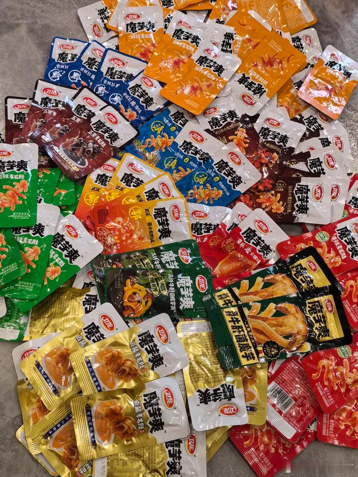 时代少年团上海演唱会，后台惊现卫龙花篮，代言人专属排面直接拉满😋粉丝拍到的伴手