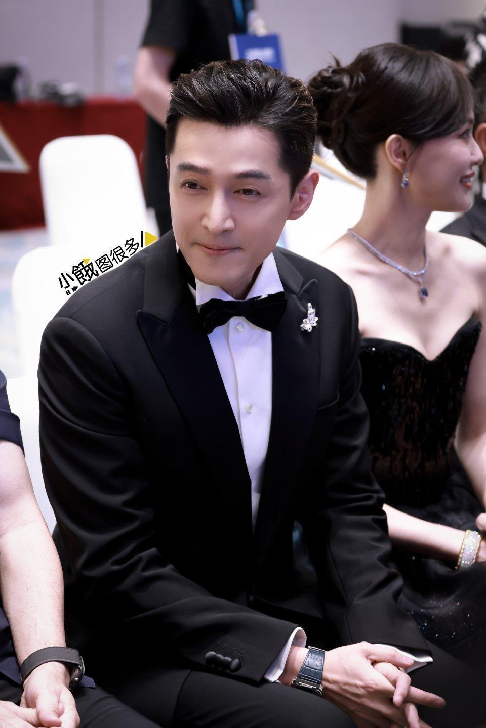 #胡歌[超话]##胡歌去年影帝今年视帝# 胡歌这也太优秀了，以自己的节奏在不断的