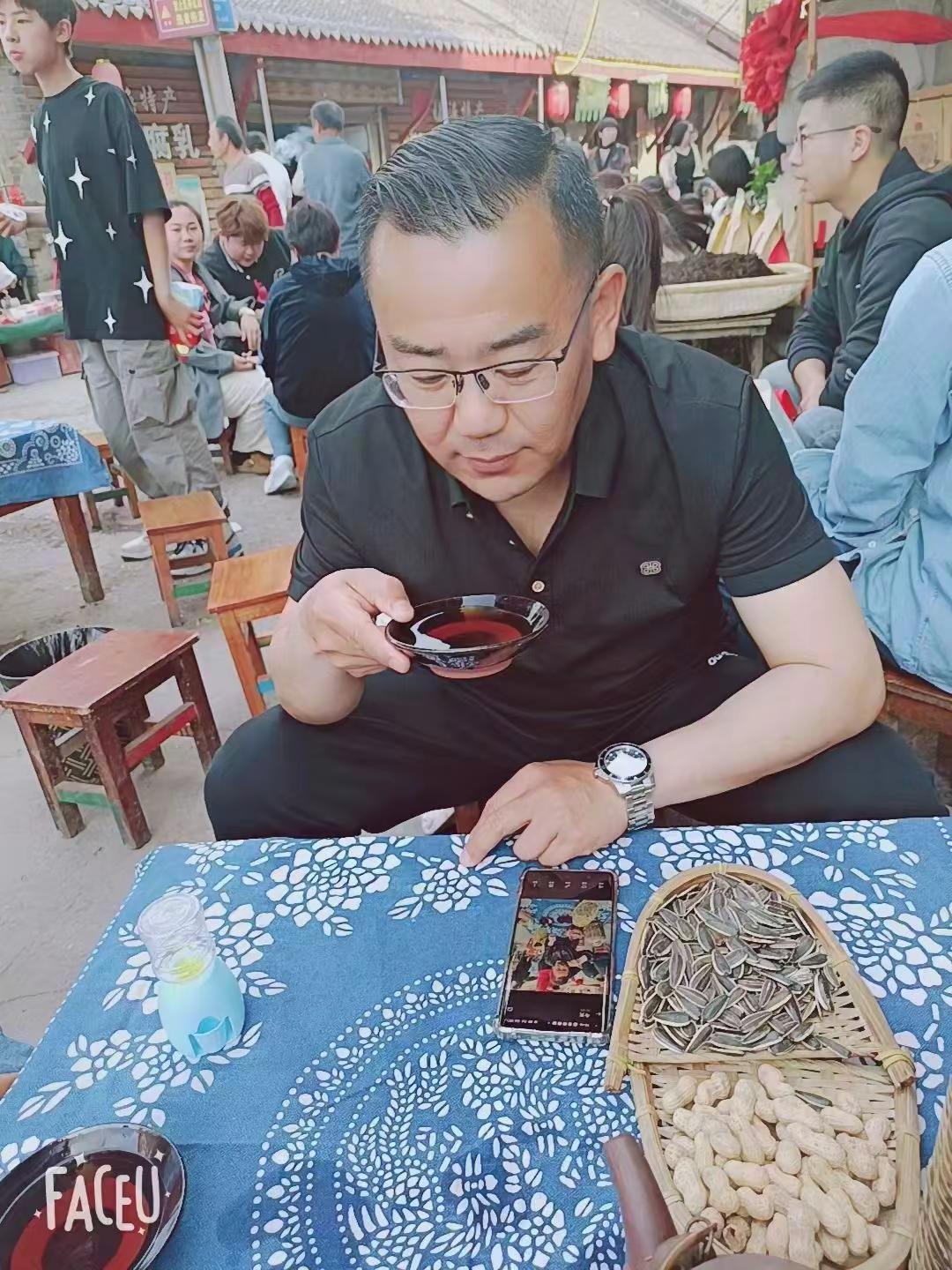 旧人不知我近况，新人不知我过往近况不该旧人知，过往不与新人讲他人笑我太疯癫，我笑