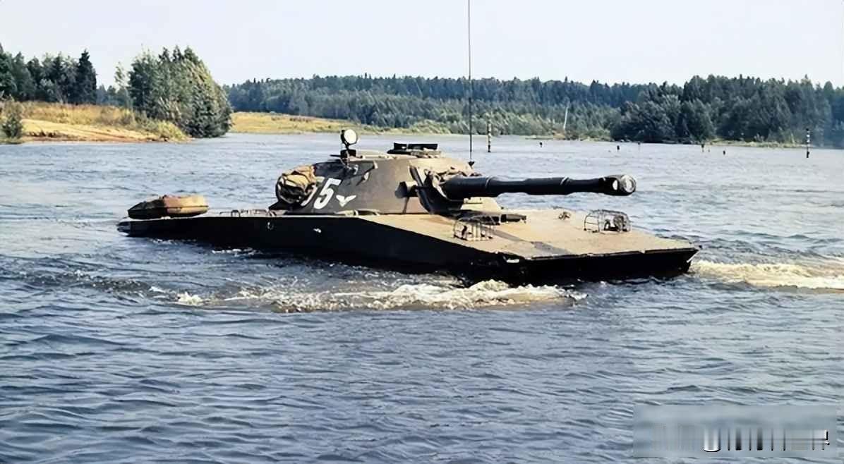 老式水陆坦克的水上机动能力曾是登陆作战的一大短板。以63式水陆坦克为例，其水上最