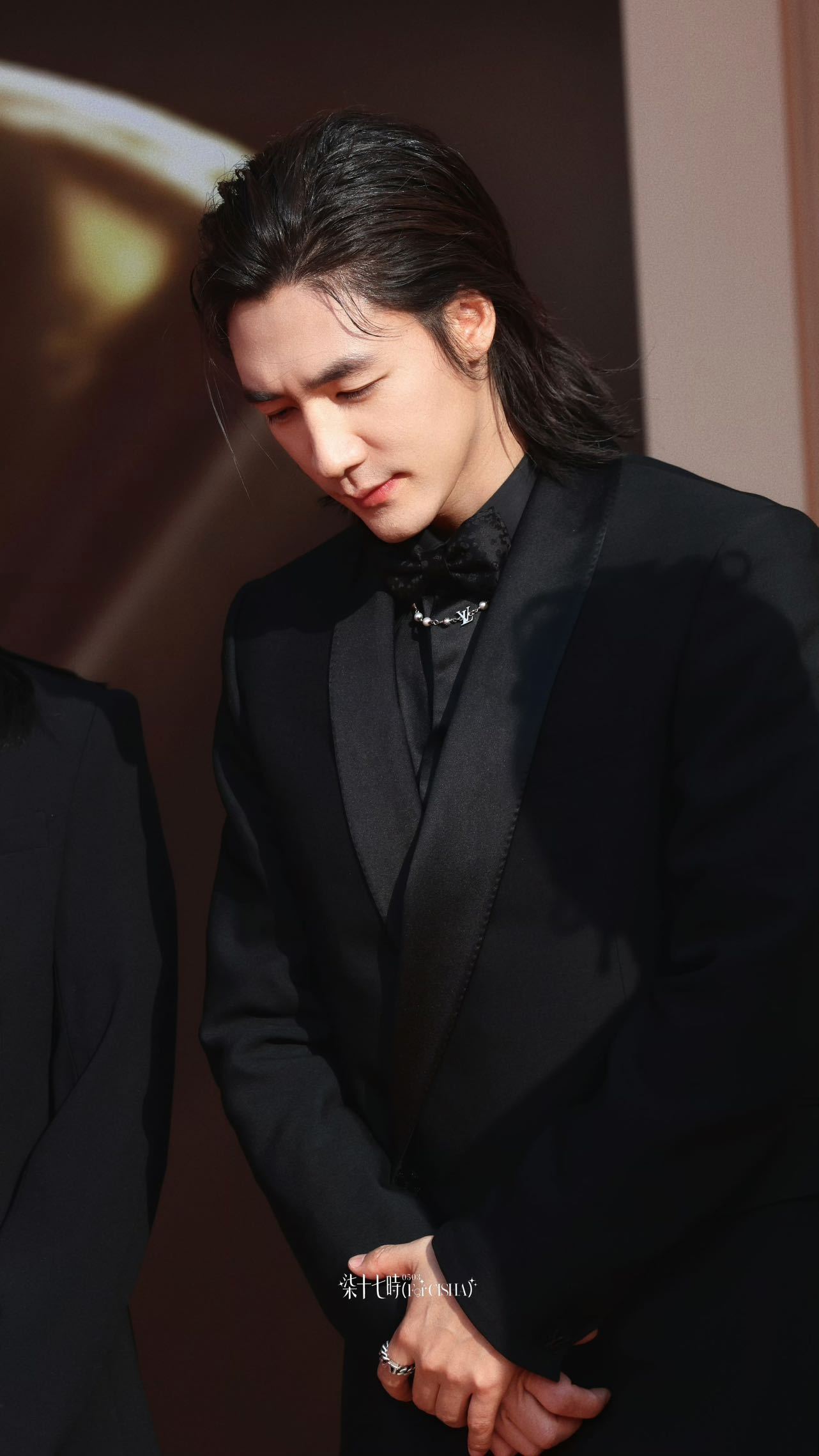 梁家辉在红毯上把此沙夸害羞了 梁家辉也和此沙合作很多次了吧哈哈哈哈哈在红毯上直接