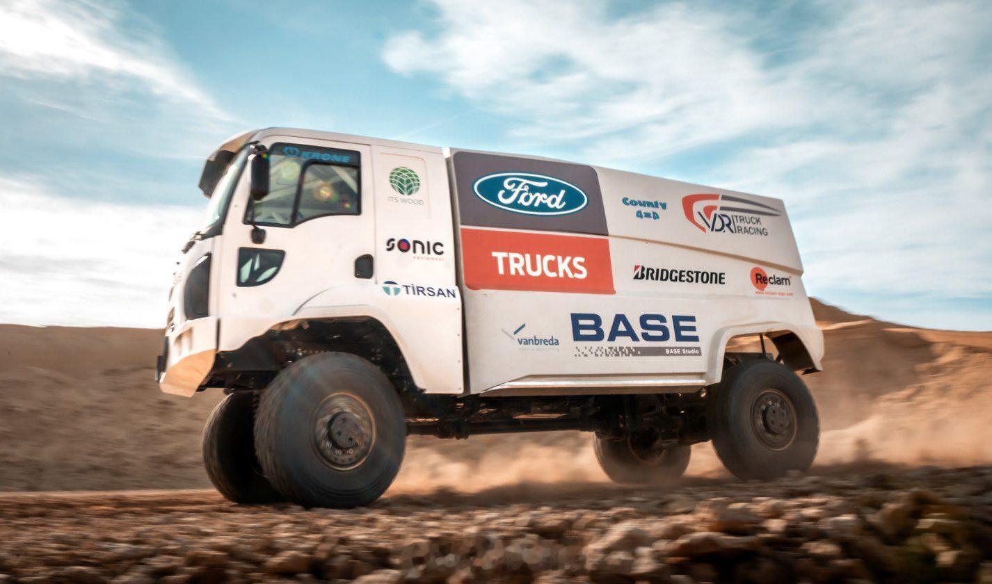 有朋友问这玩意儿算不算van，我觉得他可能对truck这个词有什么误解达喀尔拉力