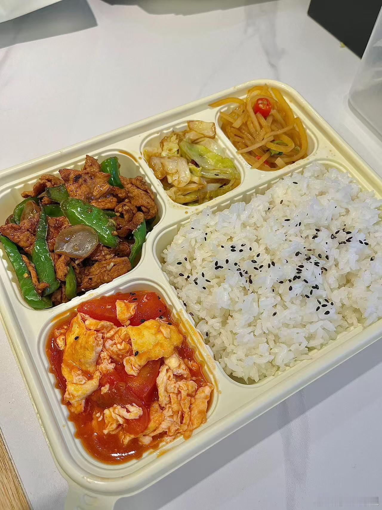 每天点外卖和做饭到底哪个更省钱 没有绝对答案，做饭胜在食材可控，外卖赢在省时间，
