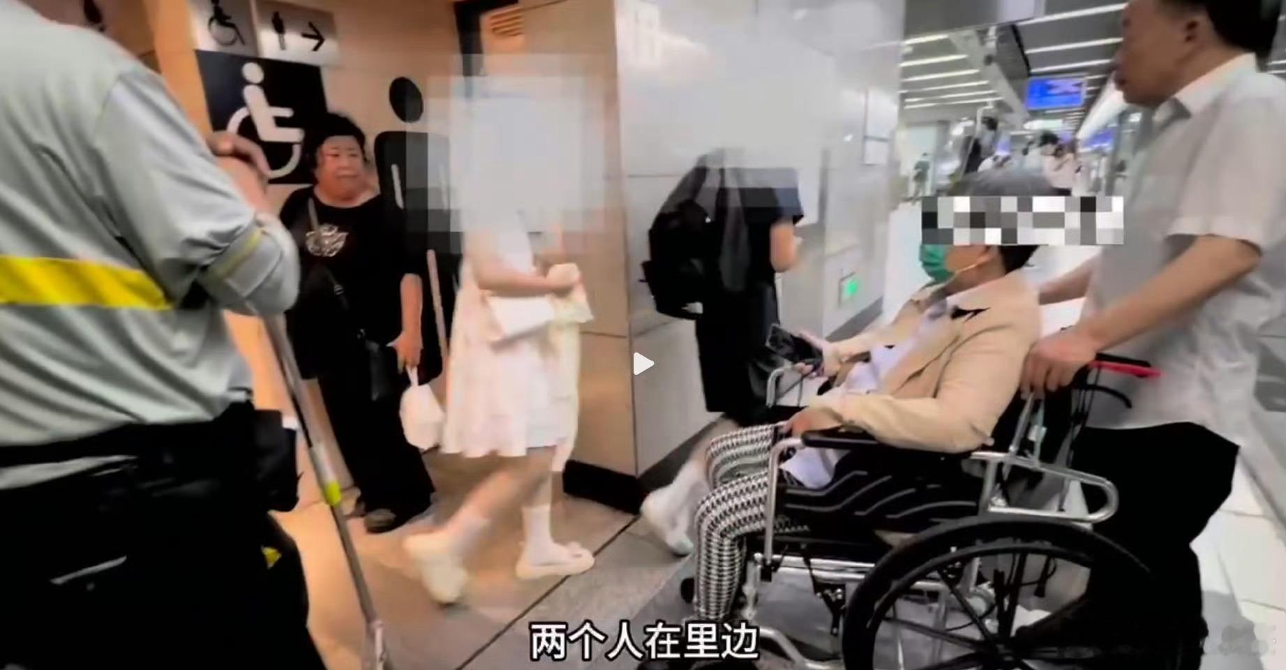 情侣520占用地铁卫生间1小时公共卫生间很不卫生，实在憋不住也要找个酒店也干净一
