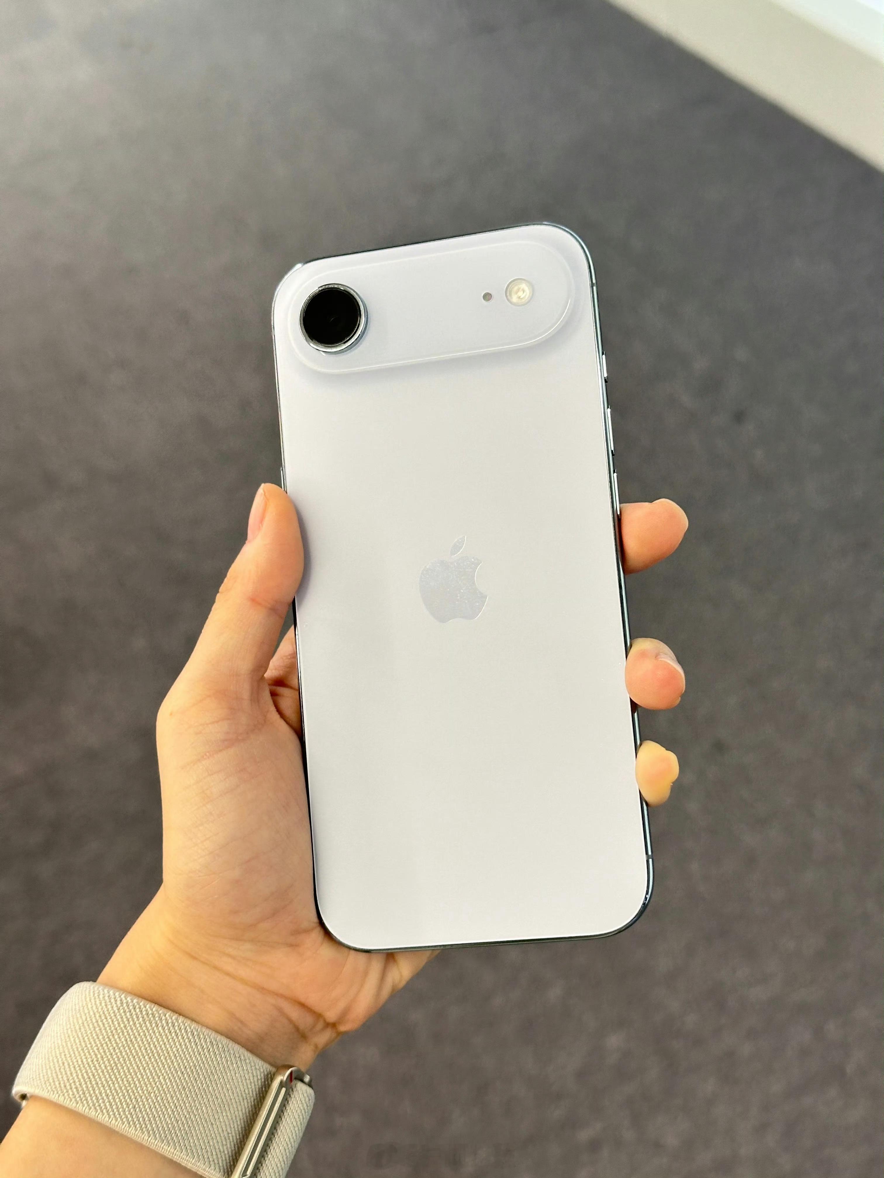 iPhoneAir暴降后卖断货只要价格合适，没有卖不出去的手机有最近入手的小伙伴