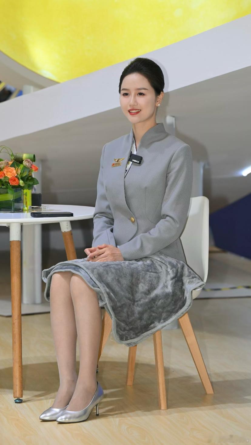 海航空姐的制服照，就是美。 