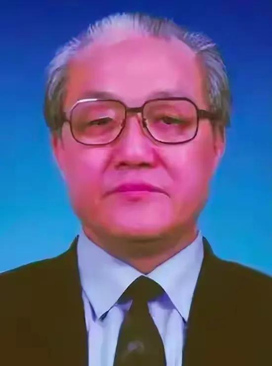 听人家说这个人曾经是哈尔滨市长，并且他就像宋朝的包青天一样，铁面无私，他查办东北