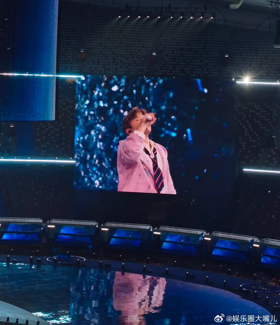 张杰鸟巢演唱会开场就是一个净化 视频刷了好几遍，每次唢呐一响还是起鸡皮疙瘩。那种