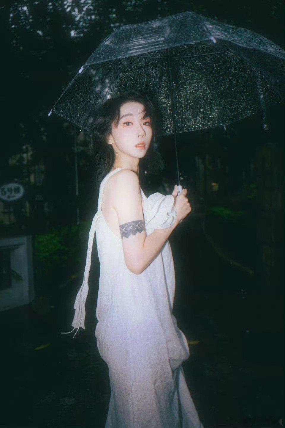 当刘恋在30岁实现60岁愿望，她打破了人们对年龄和梦想的刻板认知。她在美食领域的