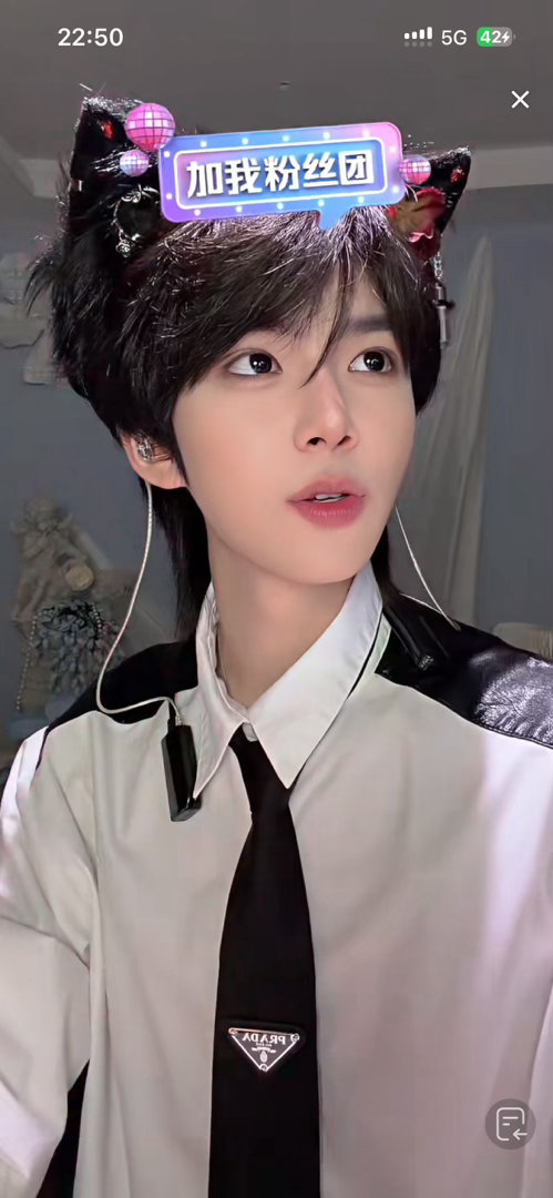 卡丝我了 卡进来看到这幕 omg….🤤 