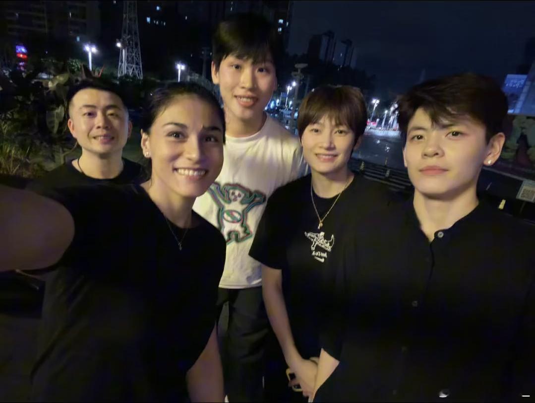 杨力维杨力维陈明伶 20260404一些姐姐相关合照图源:大手dy 