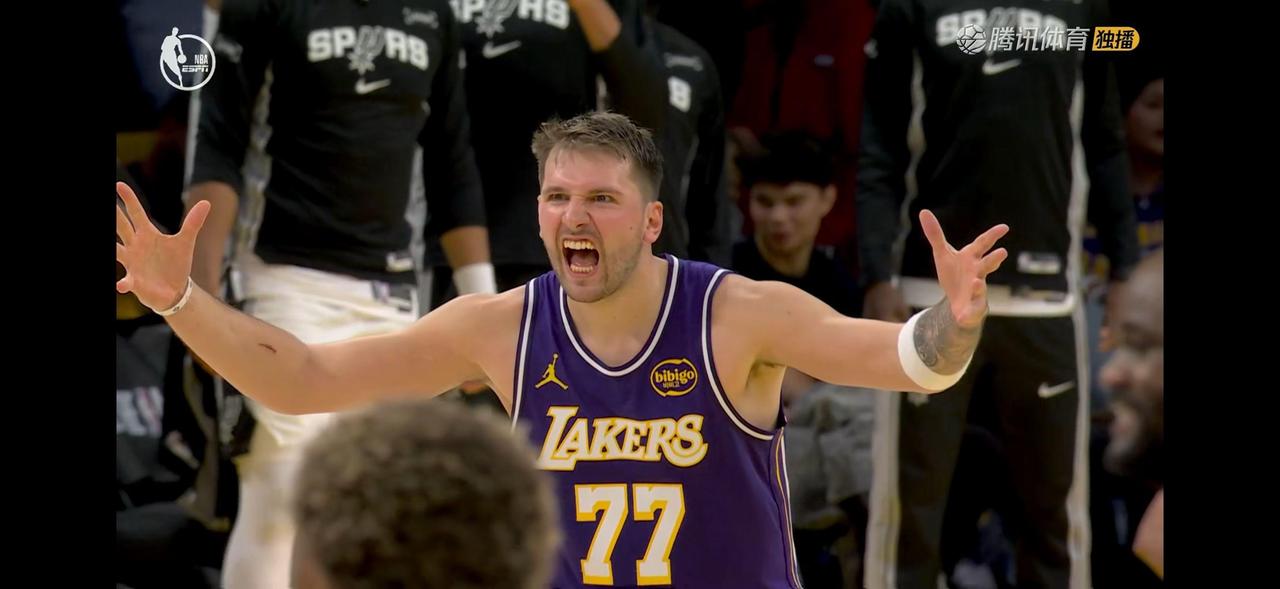 逆天 这裁判 保死文班 看了回放不让挑战了 不是阻挡为什么不让挑战？不正好浪费湖