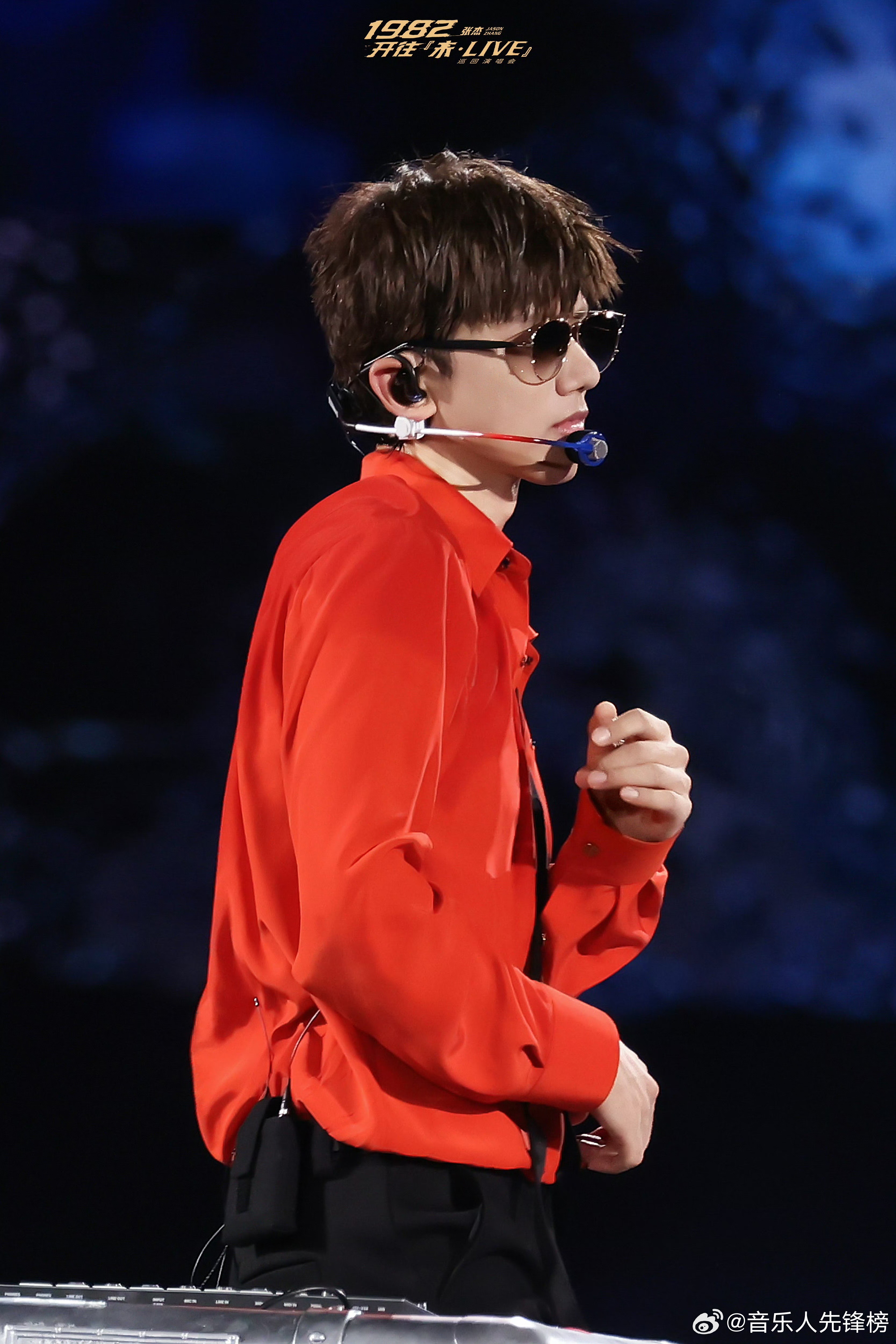 张杰墨镜舞 这一段墨镜舞越看越上头！演唱《Lost In The Stars》时