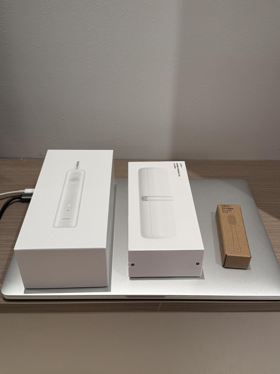 刚拆开就忍不住来写笔记了…
热乎地跟大家做了次“牙齿拯救计划”！我牙龈敏感得不行