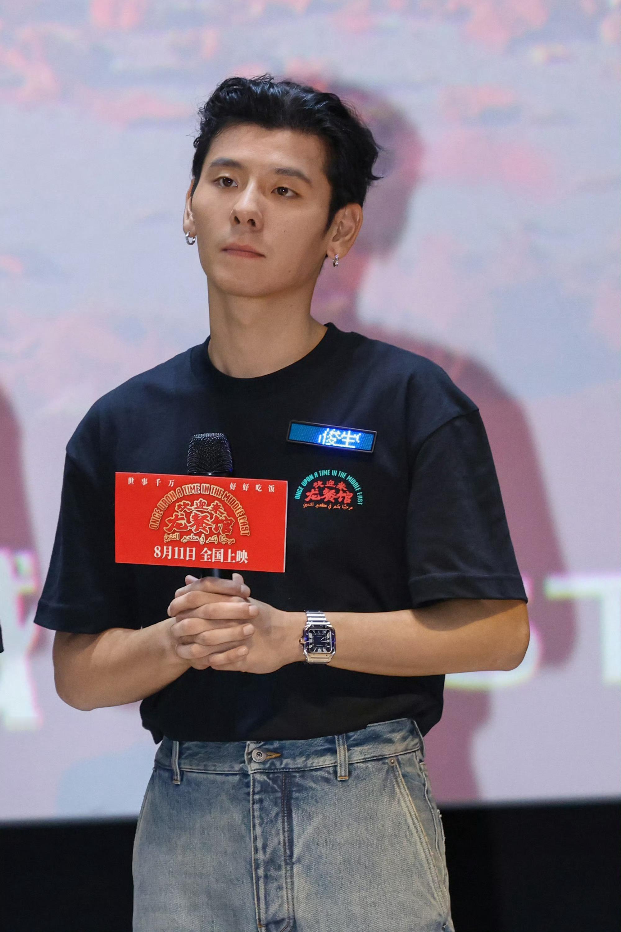 蒋奇明演技属实是被过于低估了蒋奇明一张口就是流利纯正的英文蒋奇明在角色塑造上有着
