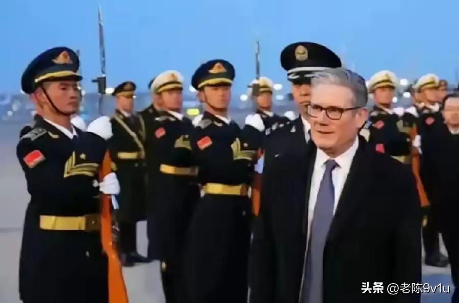 俄罗斯及其伙伴希望中国介入乌克兰问题，中国坚持对话解决。俄因补给等减少攻势，西方