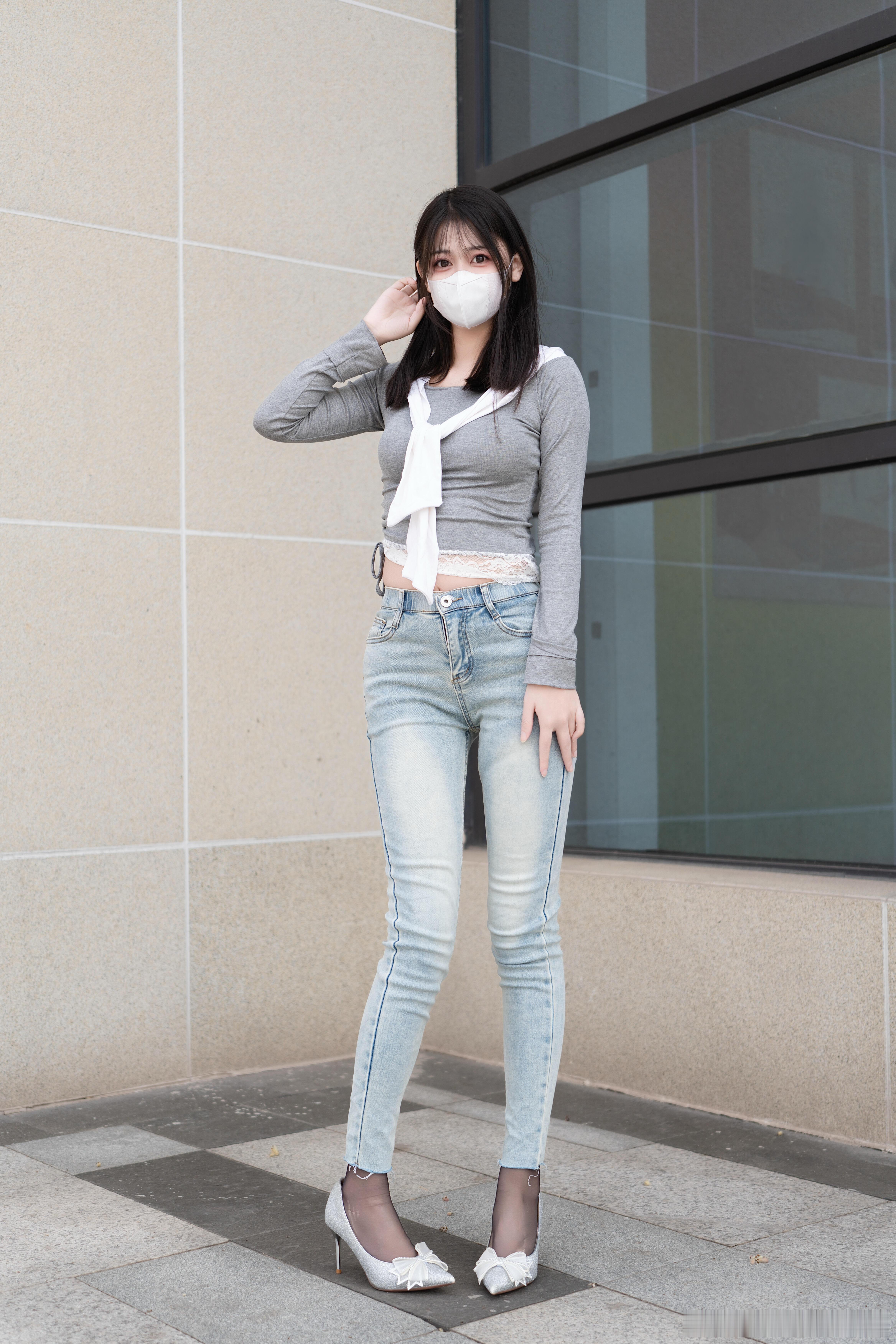 美女热门美女 户外瑜伽的快乐 