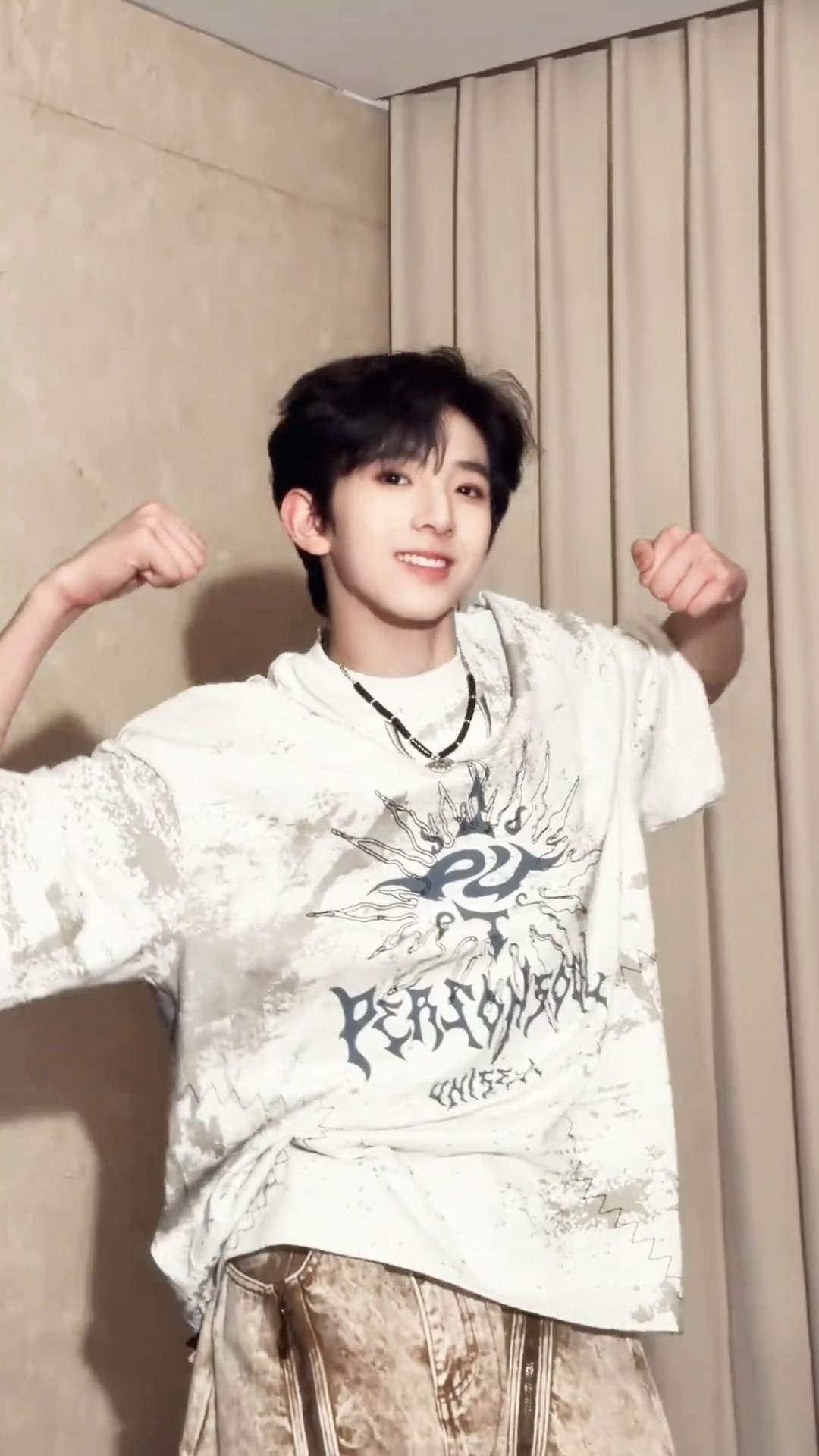 陈浚铭单人cha太帅了 .陈浚铭单人新cha来啦 大背头太帅了 好会跳 表管的神