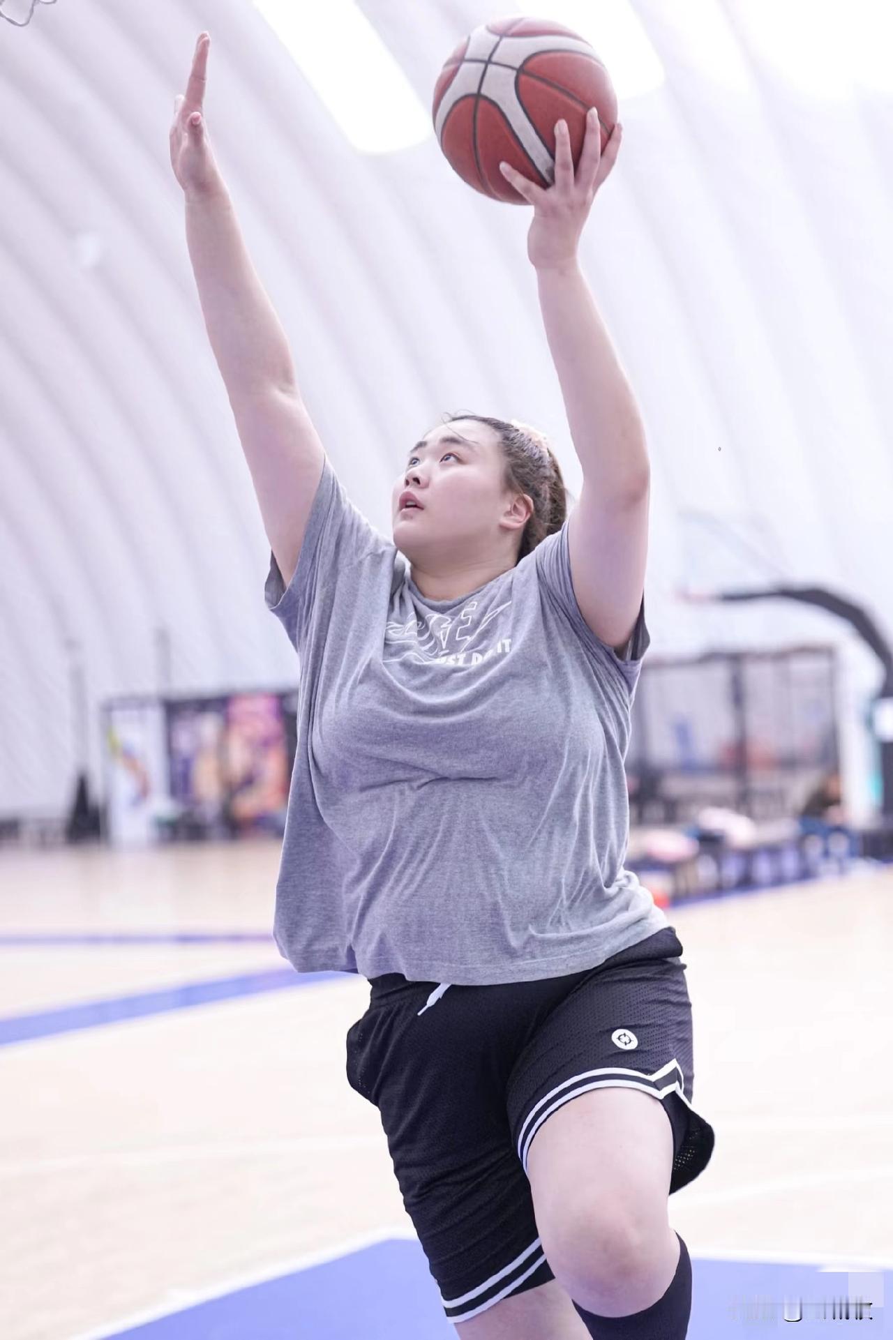 阴差阳错，大宝贝刘禹彤竟然成为新赛季WCBA联赛第一高薪！
休赛期上海女篮最大的