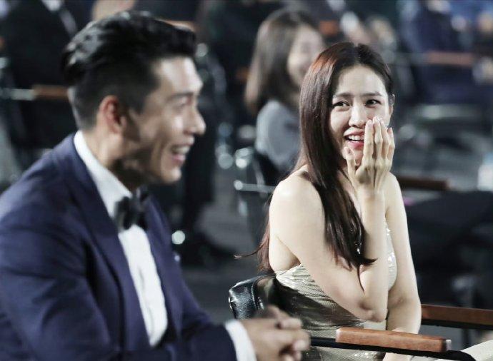 卧槽 玄彬孙艺珍在青龙电影奖一起拿了影帝影后 姐妹你爱嗑的娱乐圈双强cp真的来了