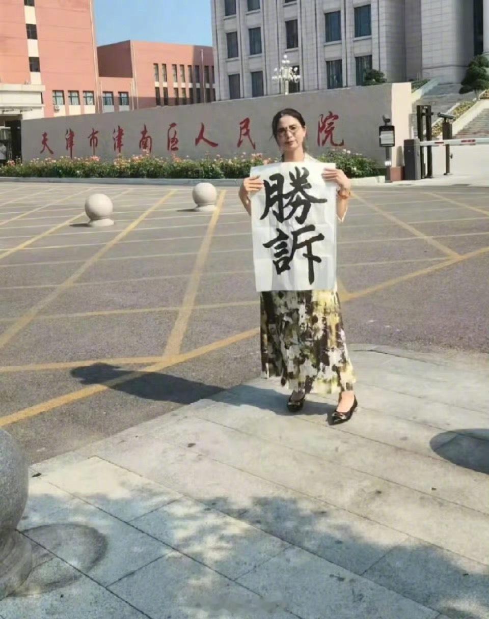 看到崔丽丽躯体化反应很严重真的好心疼。不是矫情不是装，是创伤真的变成身体的痛了。