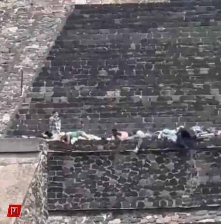 墨西哥城近郊金字塔旅游点发生骇人枪击事件，导致一名加拿大华人游客死亡，有点惊悚。