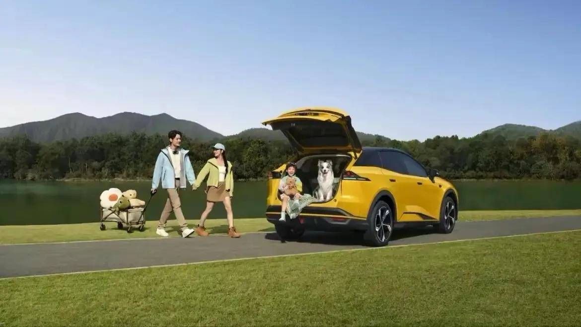 12🌙全新深蓝S07华为激光版上市
在新能源汽车飞速发展的时代，智能驾驶已成为