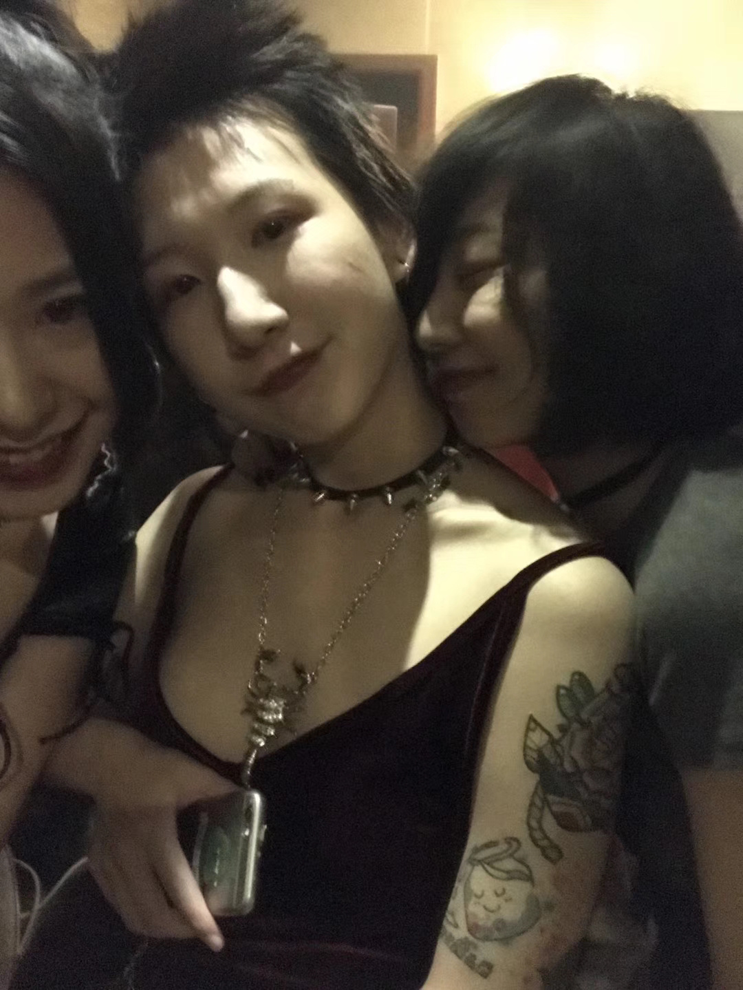 小时候寸头刚留起来 