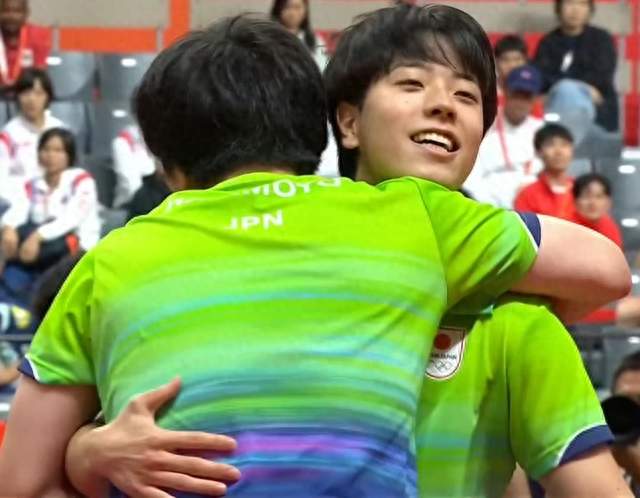 9比3领先连丢3局！国乒男双新组合被张本智和上课，侯英超气离场