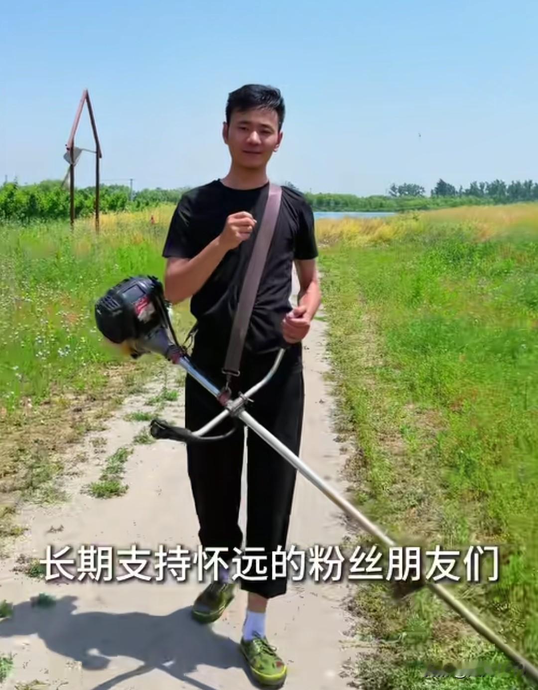 厉怀远更新视频，这次在视频里终于说话了。厉怀远看着意气风发也是很开心。
    