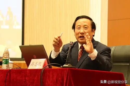 高志凯教授提出了一个建议，即把“国家移民管理局”改为“出入境管理局”。
很短，