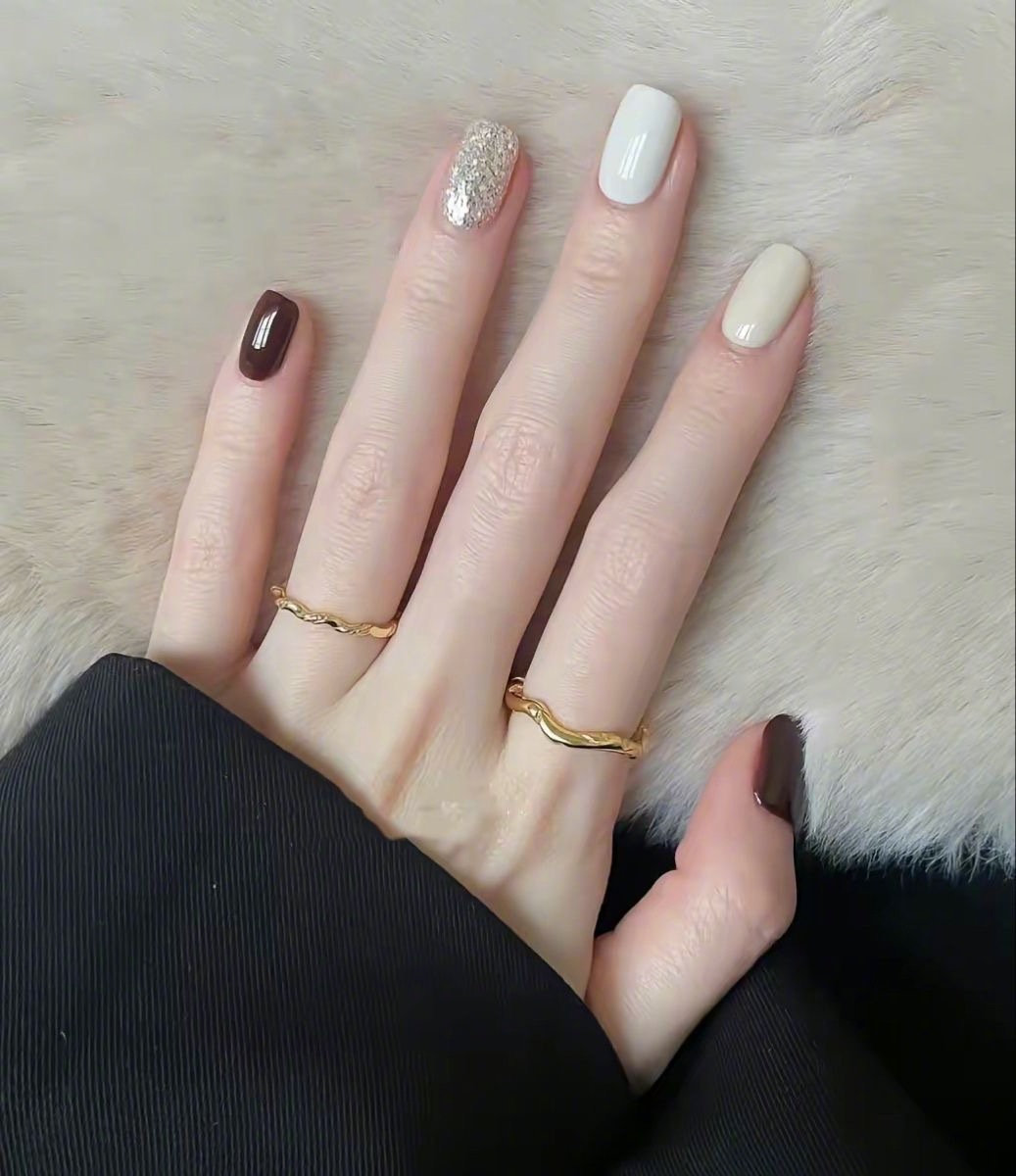 冬季优雅美甲💅，选择深色系的暖色调，会相对显手白一些！🥀🍒🍓🌶️🥬?