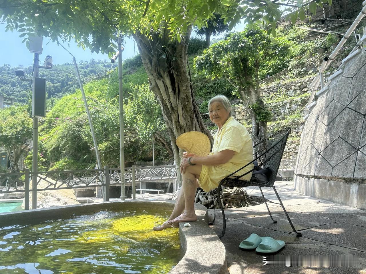 带着83岁老妈在云南弥勒避暑近两个月，说一下避暑租房好还是买房好！个人观点，不喜