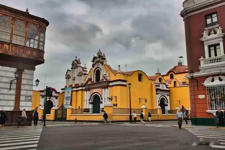 这步棋走得相当高明，足以让外界为之侧目。最该寝食难安的，是新加坡深耕港口领域的掌