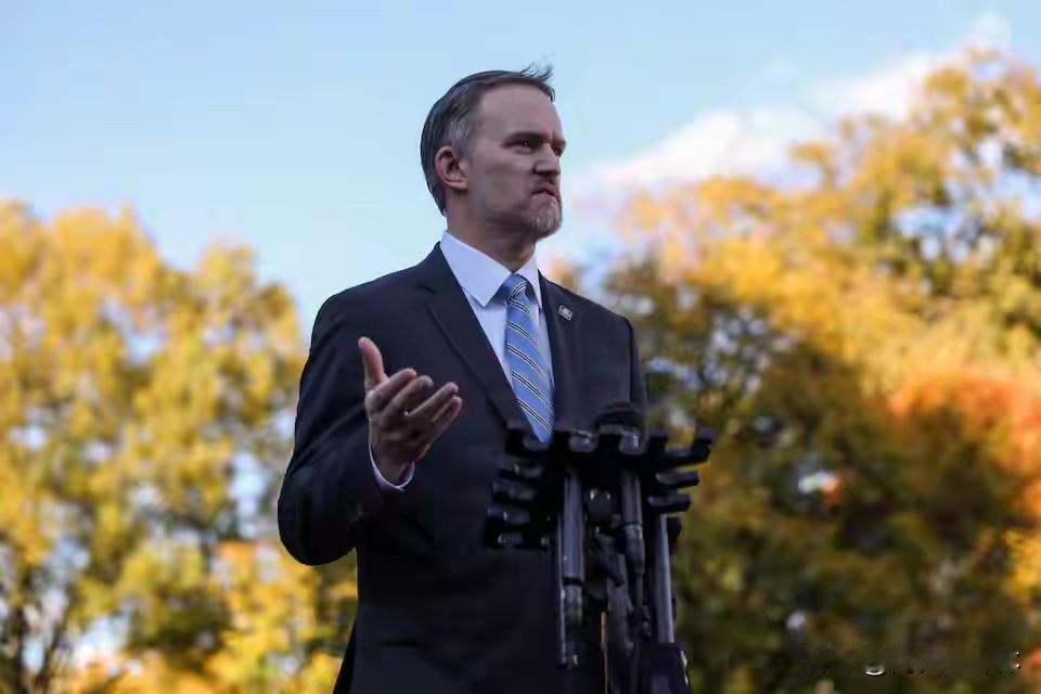 自扇耳光！特朗普刚全球加税就对华求饶，白宫急喊：对华一切不变
 
美国最高法院裁