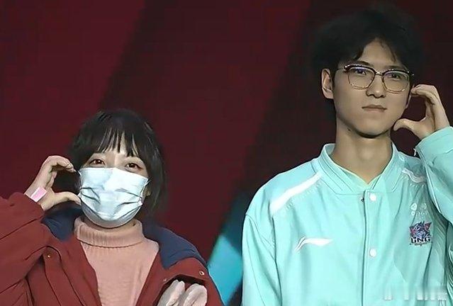 这就是Scout的魅力！昨日LNG让一追二终结WBG不败，而在赛后粉丝互动环节时