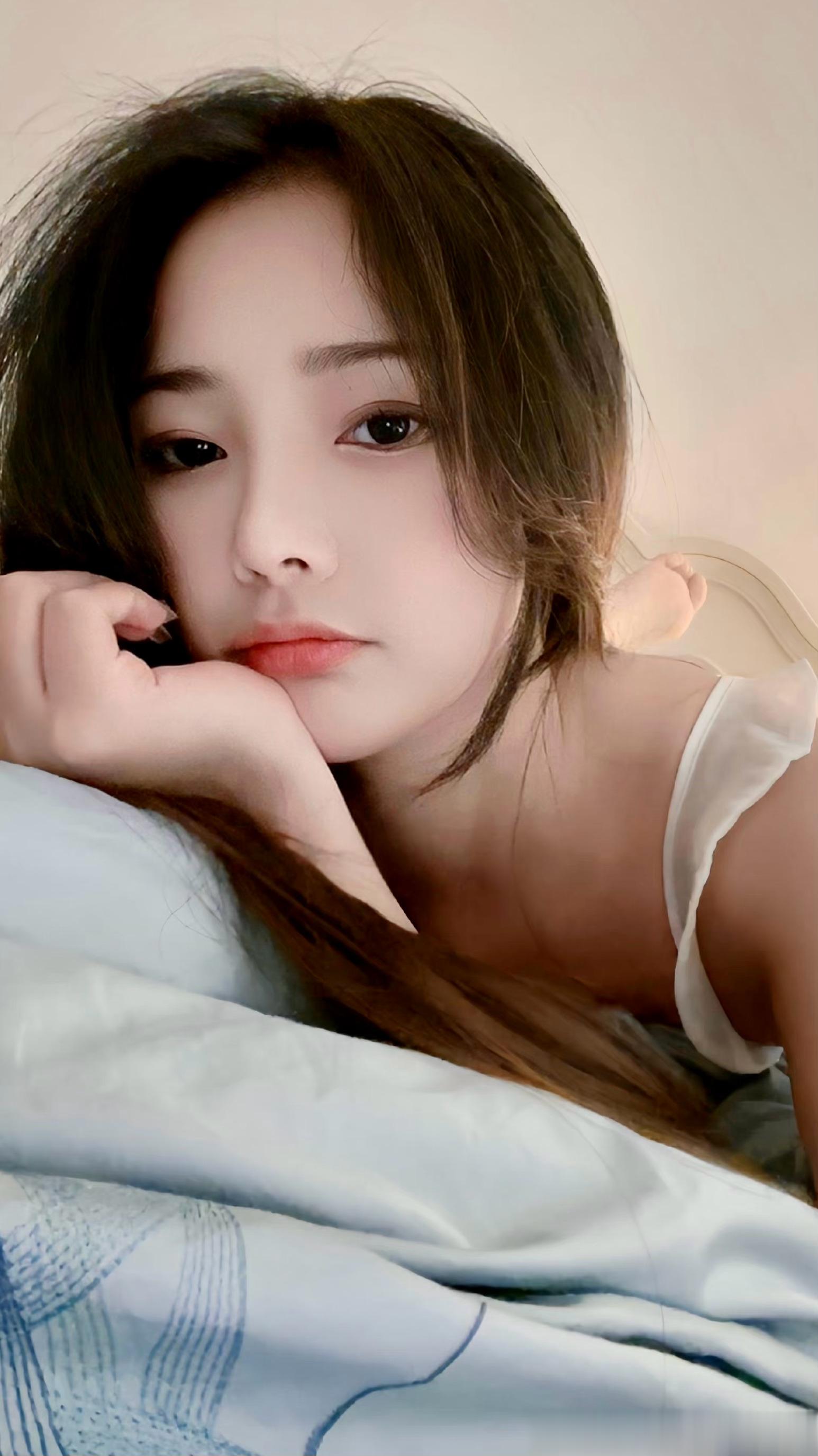 女儿问：一个人一辈子能挣2个亿吗？答：绝大多数人是不可能挣2亿元的。女儿又问：挣