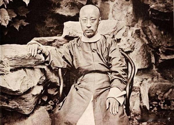 奕䜣不是没有儿子，为何继承恭亲王爵位的是他的孙子溥伟？
相比较于哥哥咸丰，奕䜣的