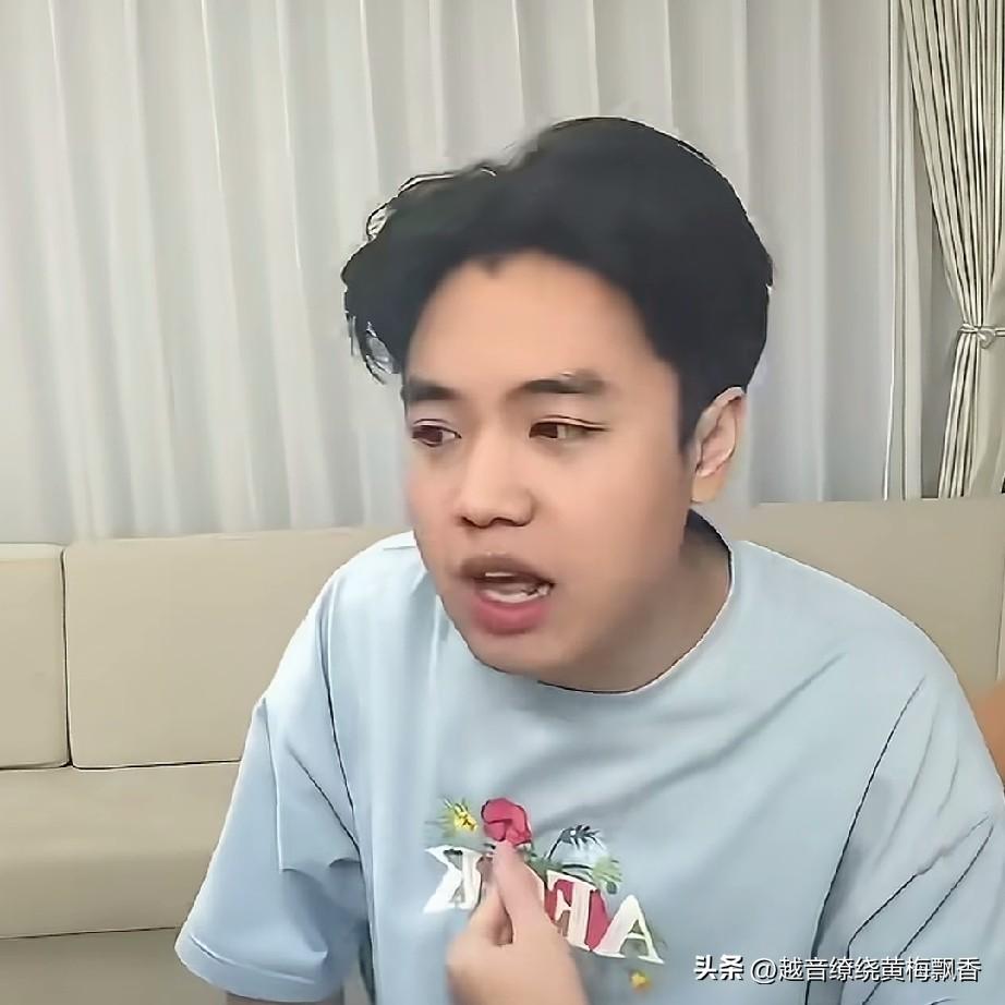 刘能(王小利)的小儿子王梓嘉在直播间吐槽自己的爷爷和姑姑，说他们偏袒哥哥王亮，他