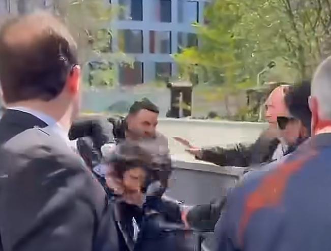 4月23日，美伊之间默契的停火让伊朗流亡王储礼萨·巴列维再也坐不住了，他紧急飞到