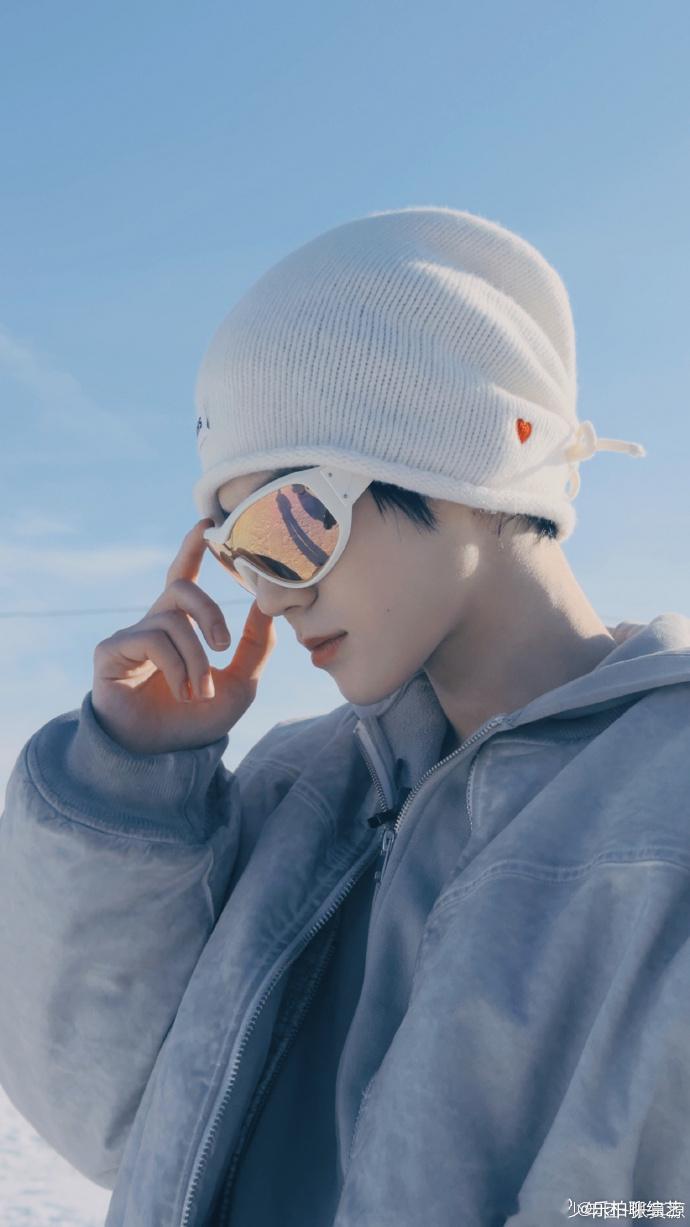 张真源又出神图了张真源雪原神图真的是每一张都长在了我的心巴上了呀，这一次又出神图
