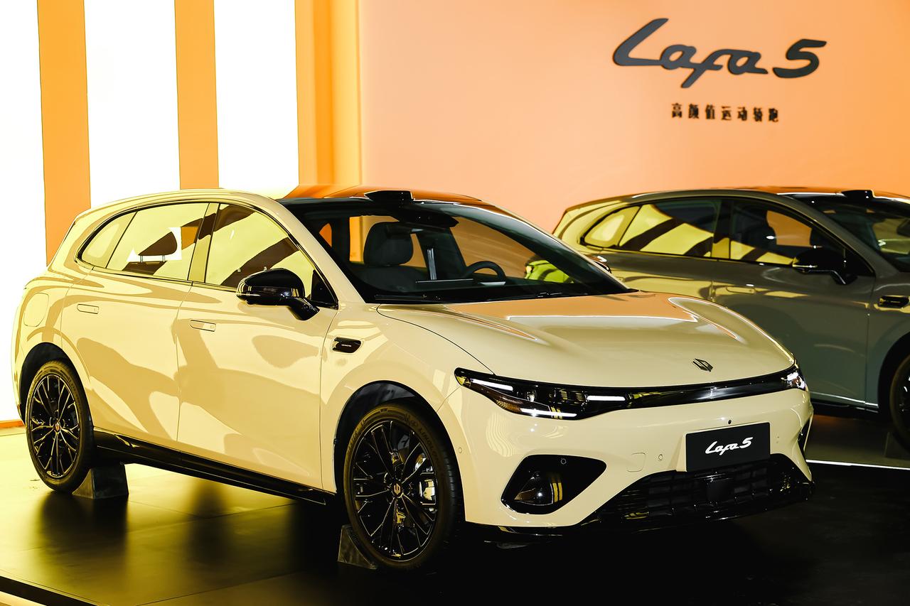 零跑Lafa5正式开启预售，预售价10.58-13.18万元~将于11月28日正