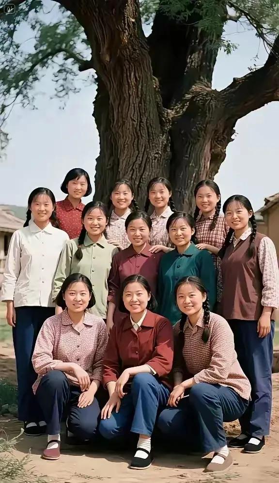 那时，我们公社的12名女知青，个个意气风发，青春靓丽…插队知青 农村知青生活 知