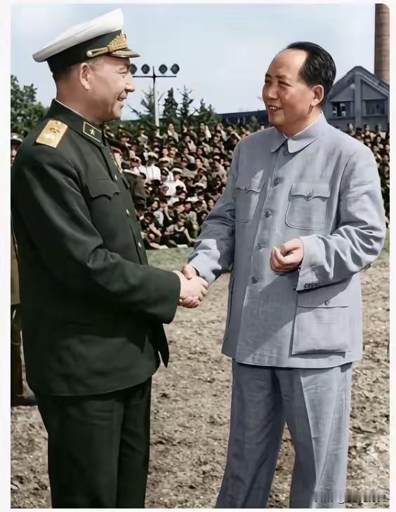 这张合影我之前没见过

这是真实的老照片么？这是在哪里？看场景应该是一次大会上，